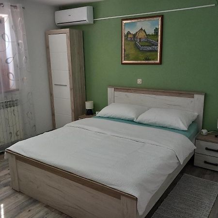 Guesthouse Mario Korenica Bagian luar foto