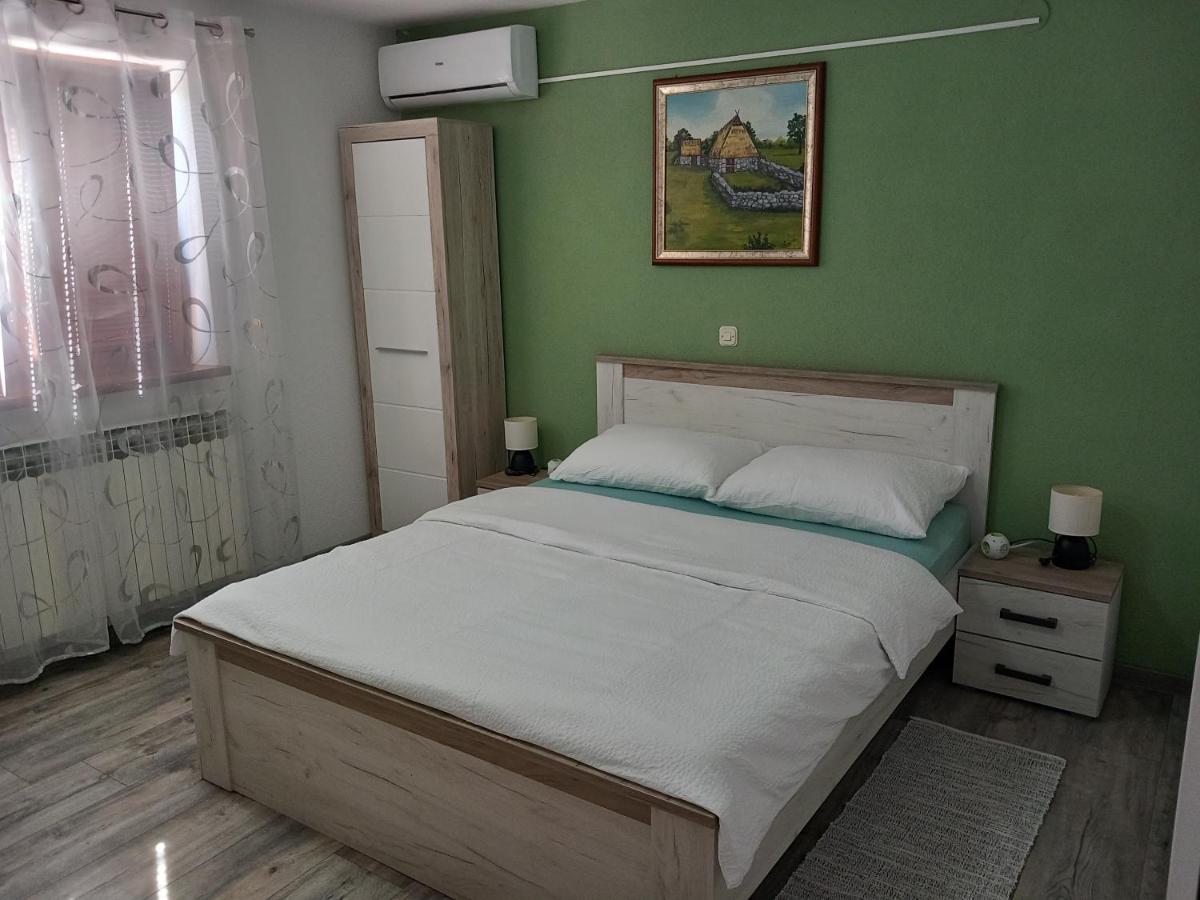 Guesthouse Mario Korenica Bagian luar foto