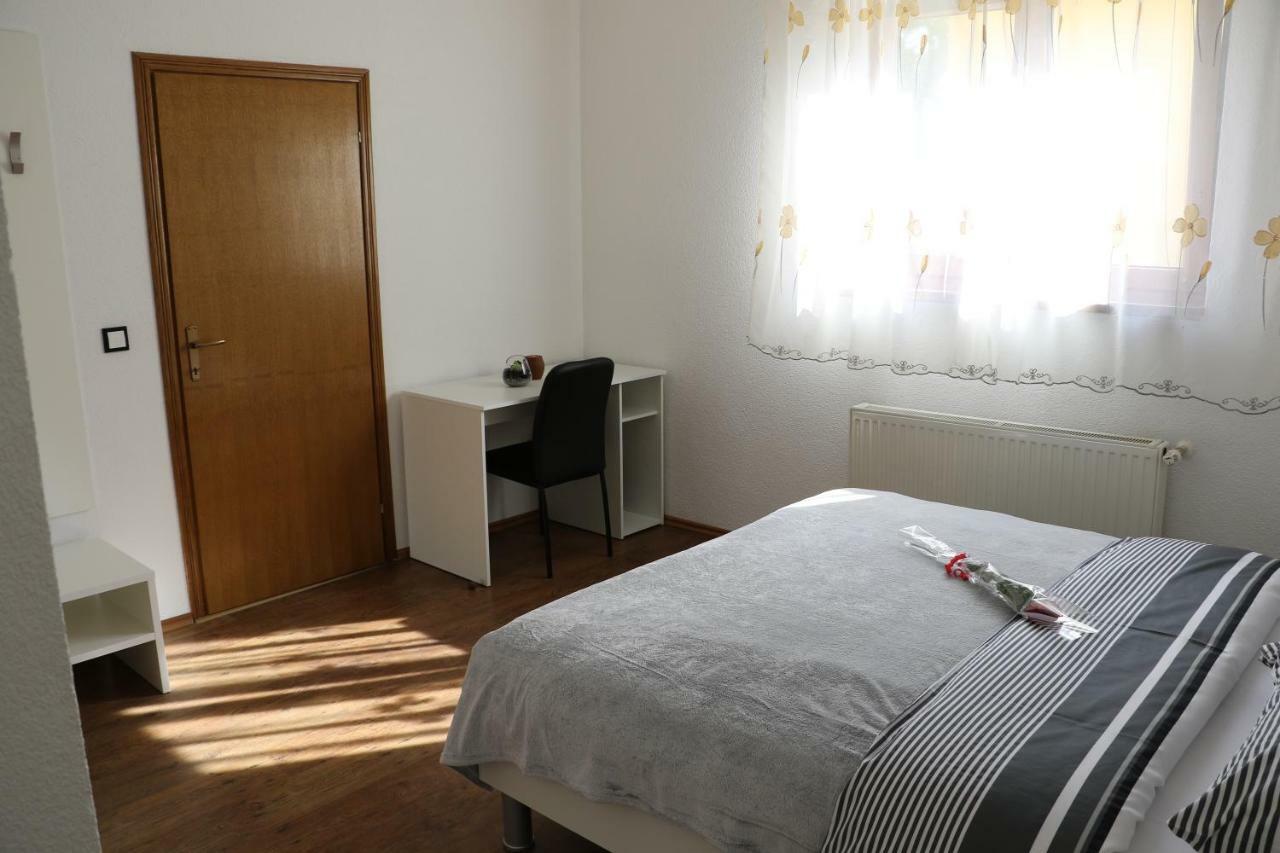 Guesthouse Mario Korenica Bagian luar foto