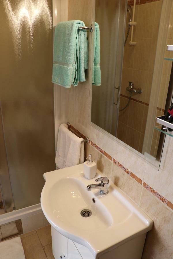 Guesthouse Mario Korenica Bagian luar foto