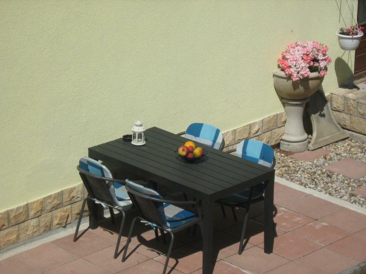Guesthouse Mario Korenica Bagian luar foto