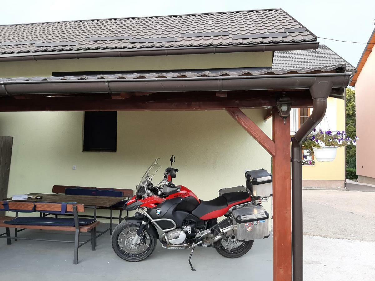Guesthouse Mario Korenica Bagian luar foto